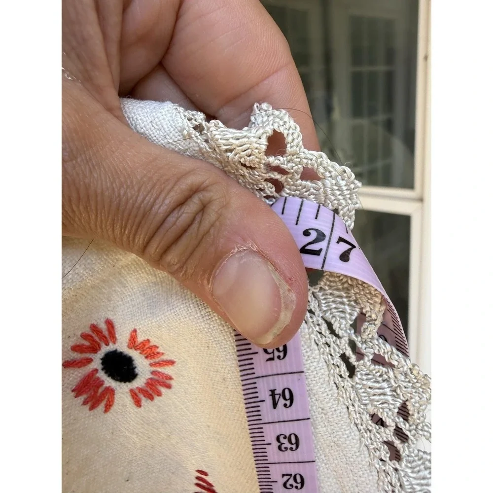 Vintage Handmade Linen Crochet Embroidered Floral Basket Table Runner  27x34